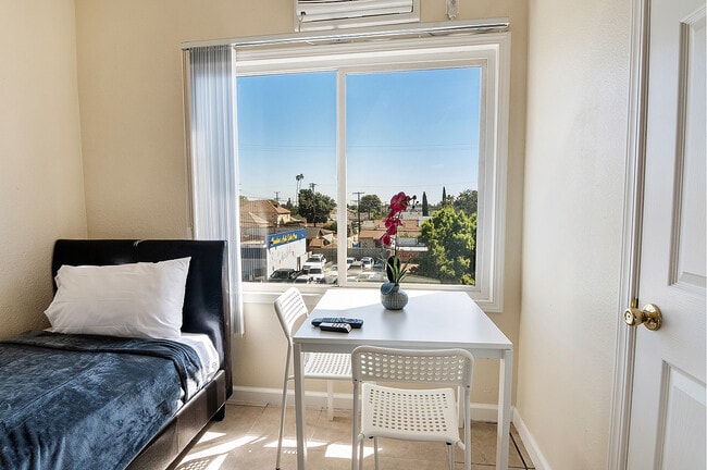 Building Photo - South Park Place Apartments