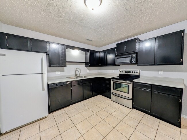 Building Photo - 9755 MO-13