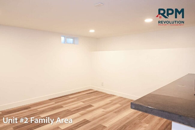 Building Photo - "Charming 2-Bed Duplex on Washington Blvd – Spacious 1421 Sq Ft with 2 Full Baths!"