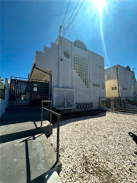 Building Photo - 1656 W 146th St