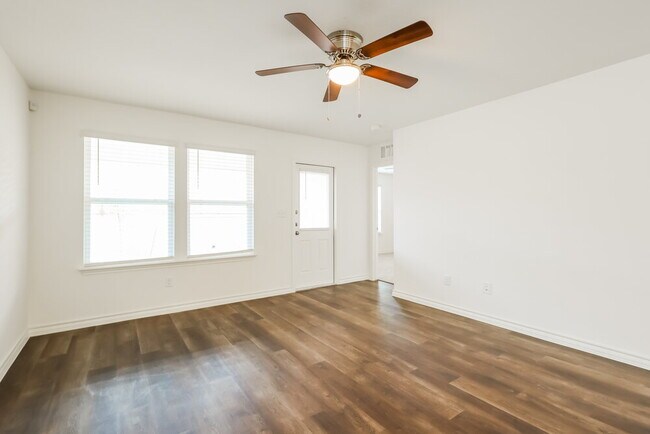 Building Photo - 10323 Monte Carmel Pl