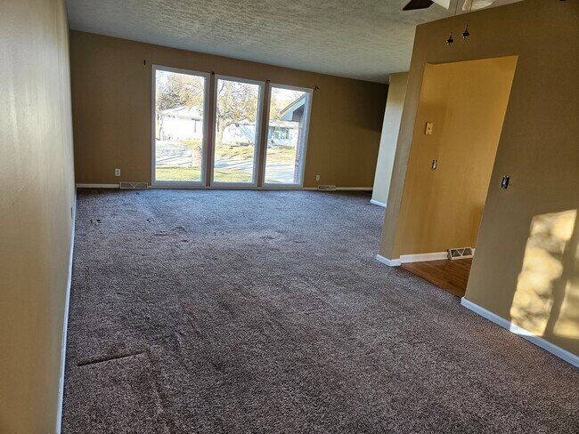 Foto del edificio - 11327 Camden Ave