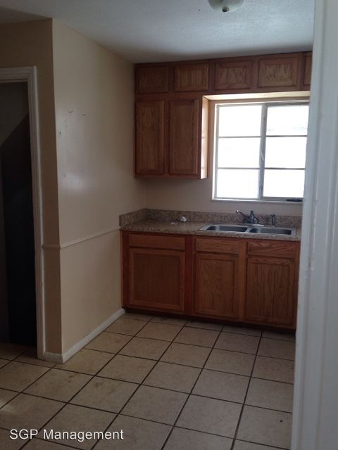 Building Photo - 3937 Wallwerth Dr
