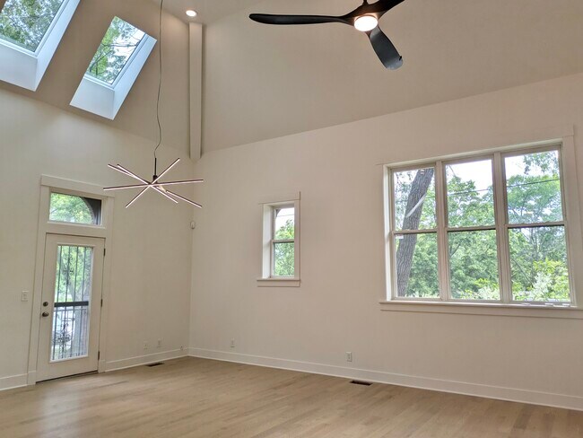 Foto del edificio - 1457 N California Ave
