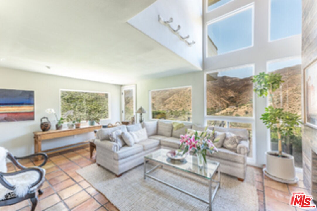 6200 Tapia Dr Unit F, Malibu, CA 90265 Apartment for Rent in Malibu