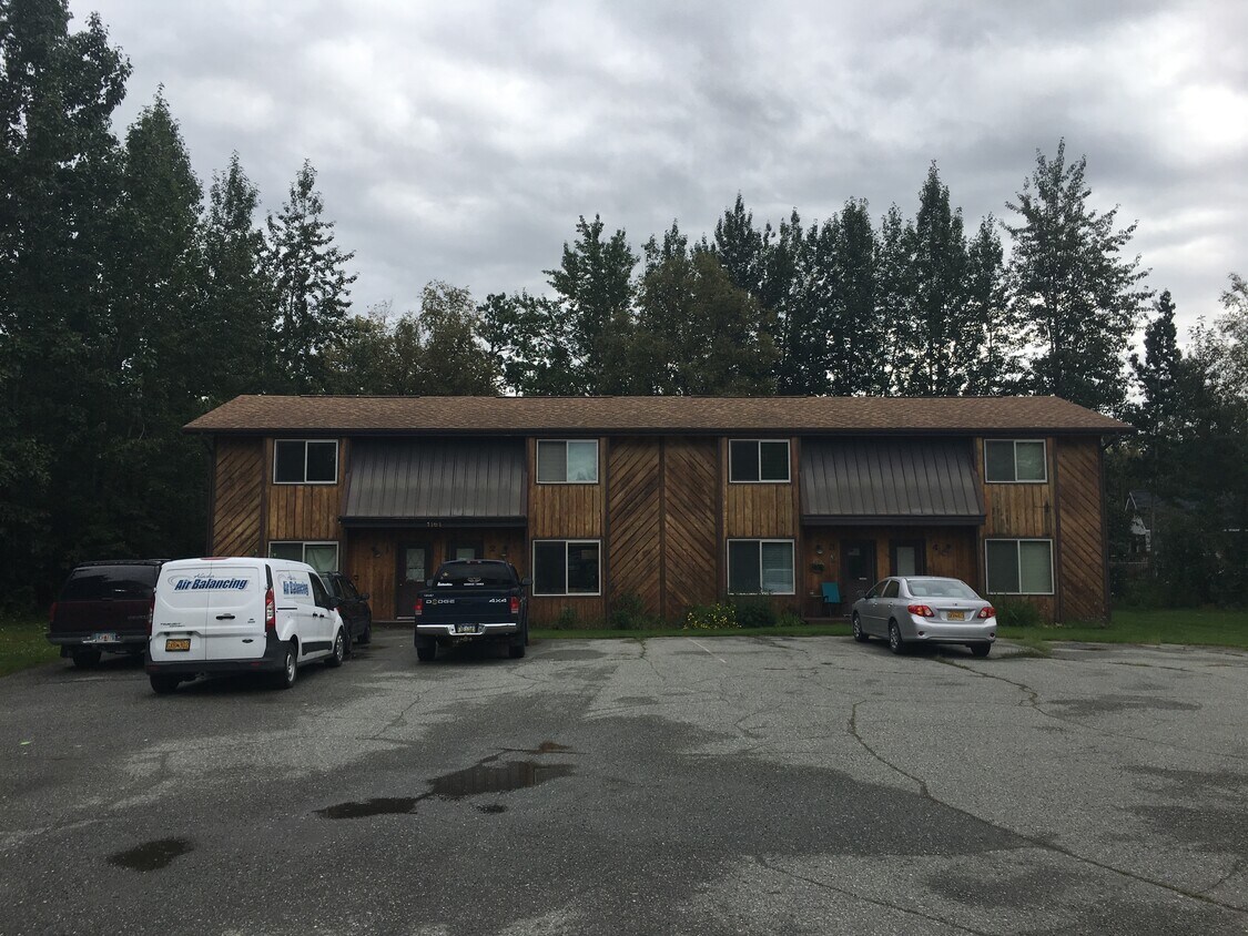 Building Photo - 1161 N Elsinore Ave