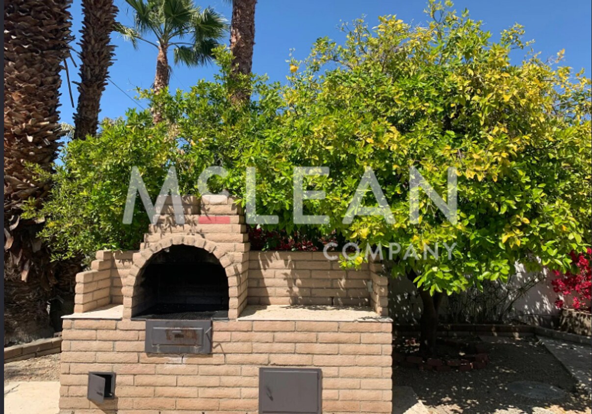 Building Photo - 1851 N San Gorgonio Rd