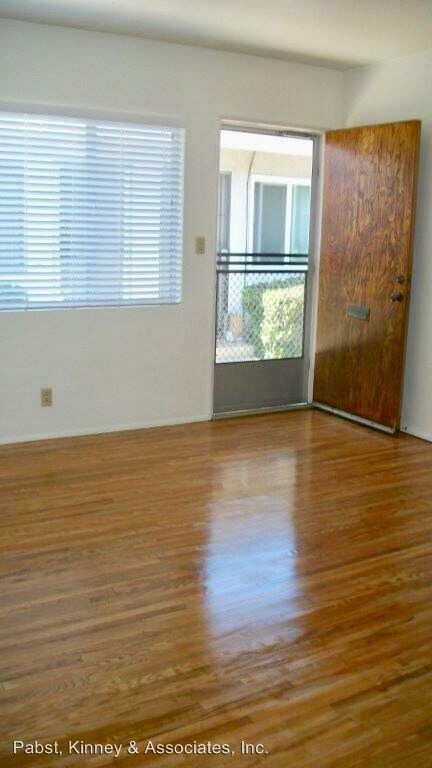 Foto del edificio - 641-643 Winslow Ave