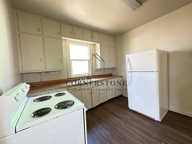 Building Photo - Spacious 3+ bedroom house $825