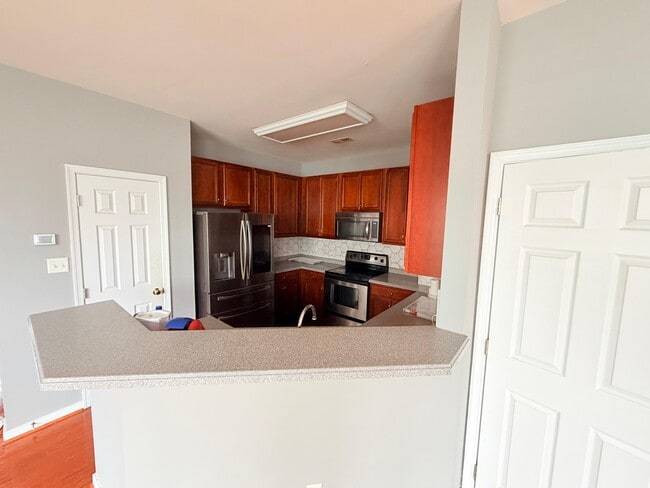Building Photo - 850 Parkland Pl