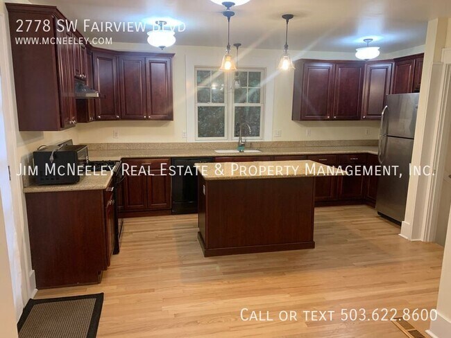 Foto del edificio - 2778 SW Fairview Blvd
