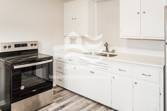 Building Photo - 20 Leander Dr