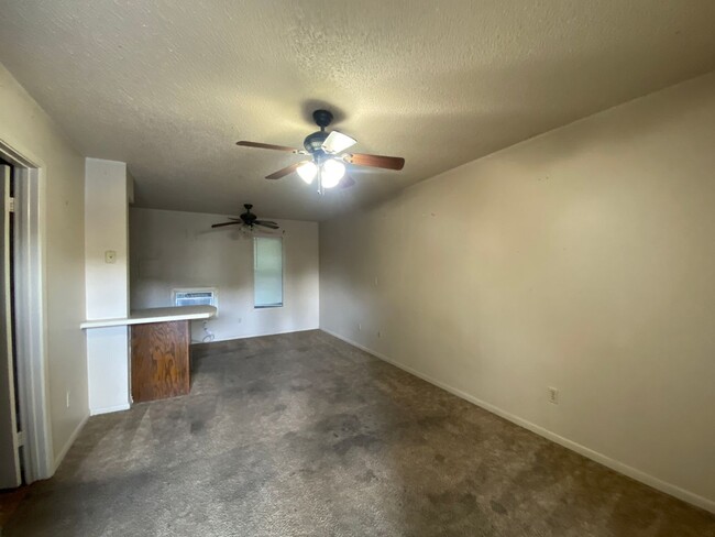 Building Photo - 1006 Markle