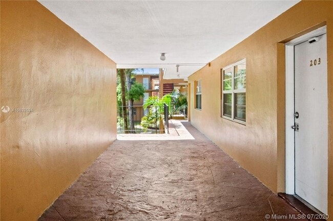 Building Photo - 1280 W 54th St