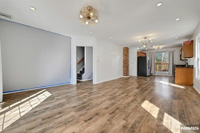 Building Photo - 30 Columbia Terrace