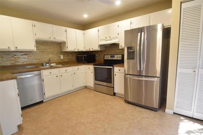 Building Photo - 1687 Brookhouse Cir