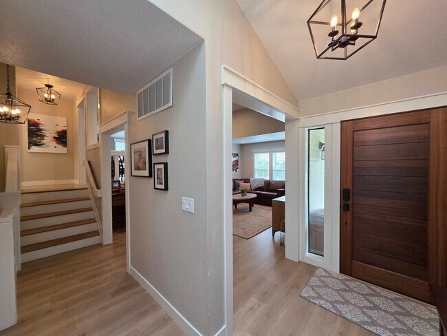 Building Photo - 4002 S Olson Pl