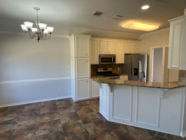 Building Photo - 1670 Williamsburg Dr