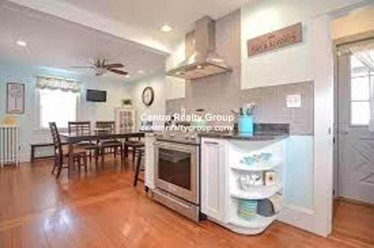 Primary Photo - High-End Finishes. The Unit is in a Good c...
