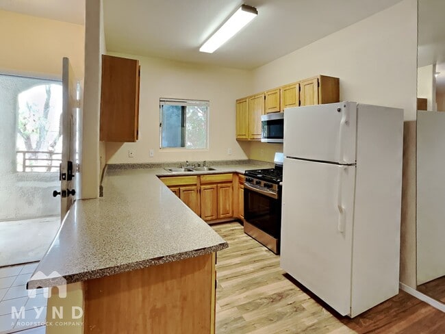 Building Photo - 5655 E Sahara Ave