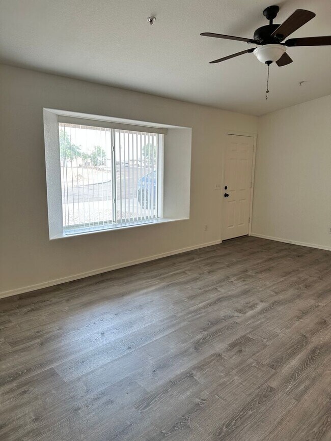Building Photo - 1514 Pebble Dr