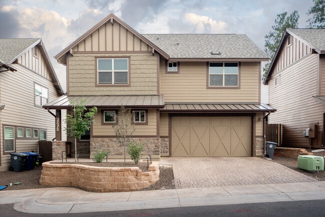 Building Photo - 2575 W Pollo Cir