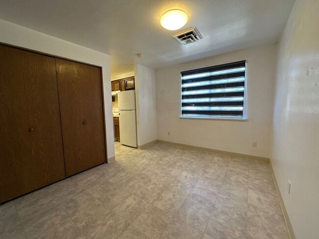 Building Photo - Lincoln Duplex