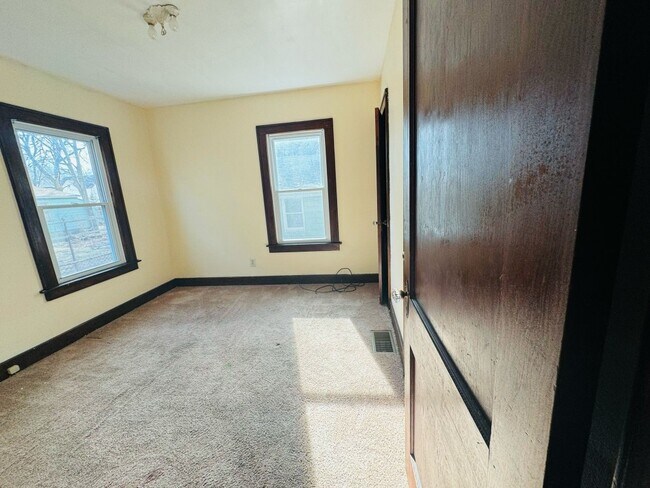 Building Photo - 55 Floral Ave