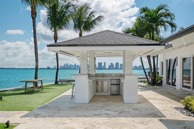 Foto del edificio - 1365 Bay Terrace