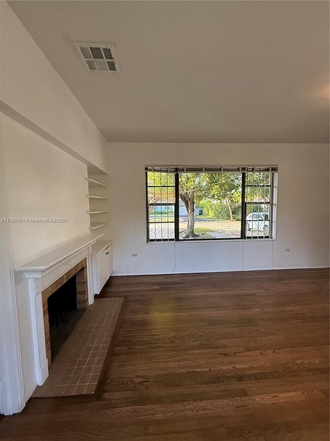 Building Photo - 661 NE 51st St