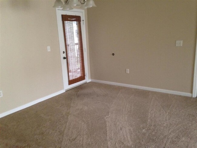 Foto del edificio - 104 Laurel Wood Way