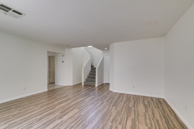 Building Photo - Spacious 4 Bedroom 2.5 Bathroom Home with Covered Patio & Large Backyard