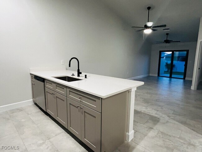 Foto del edificio - 4608 SW 8th Ct