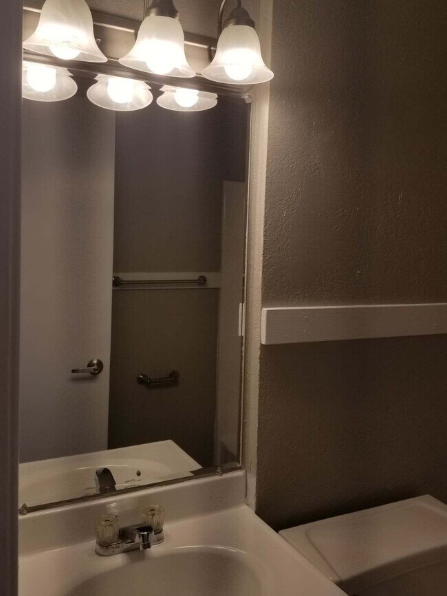 Foto del edificio - 1302 Harris Ave