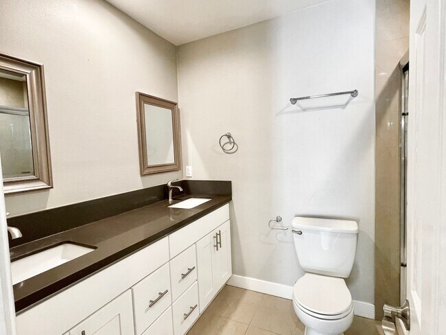 Foto del edificio - 2 Bedroom 1 Bath Room Fully Updated Single...