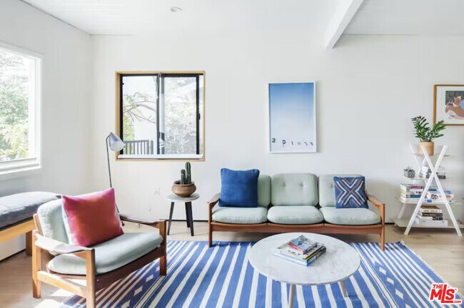 Foto del edificio - 2458 Glencoe Ave