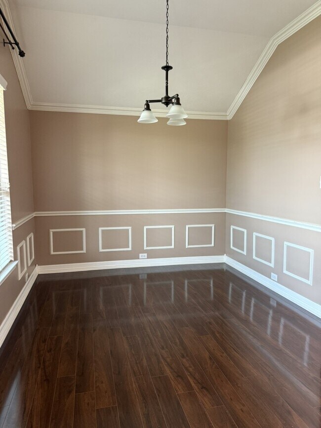 Foto del edificio - 15930 Hidden Crest Dr