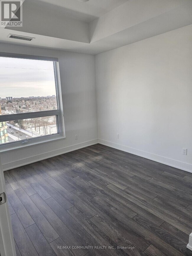 Photo du bâtiment - 1350 Ellesmere Rd