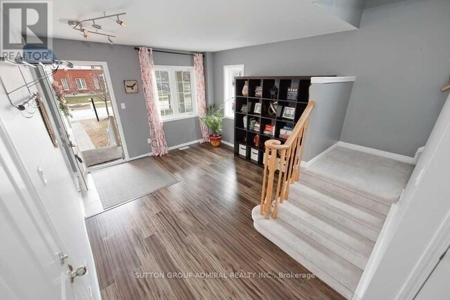 Building Photo - 152 Stonemount Crescent