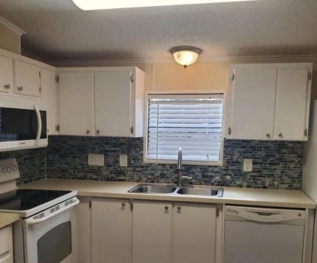 Building Photo - 19418 Saddlebrook Ct