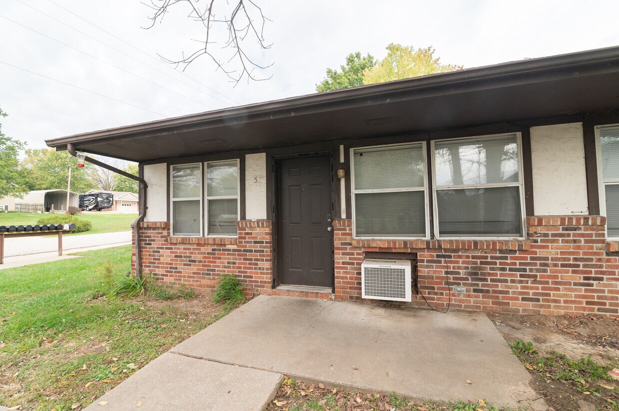 4819 Marion St Unit 5, Russellville, MO 65074 Room for Rent in