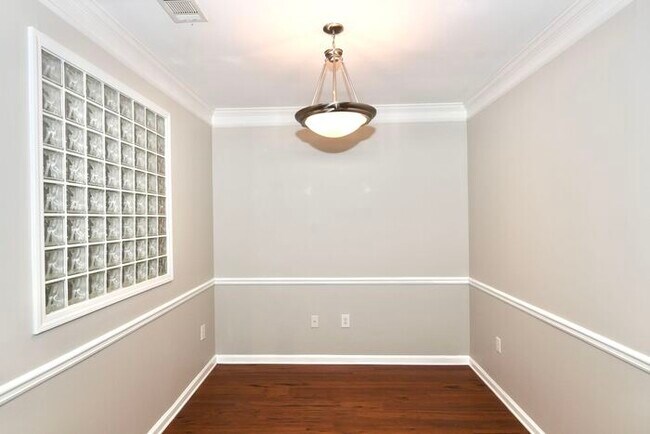 Building Photo - Beautiful Condo in Brookhaven!
