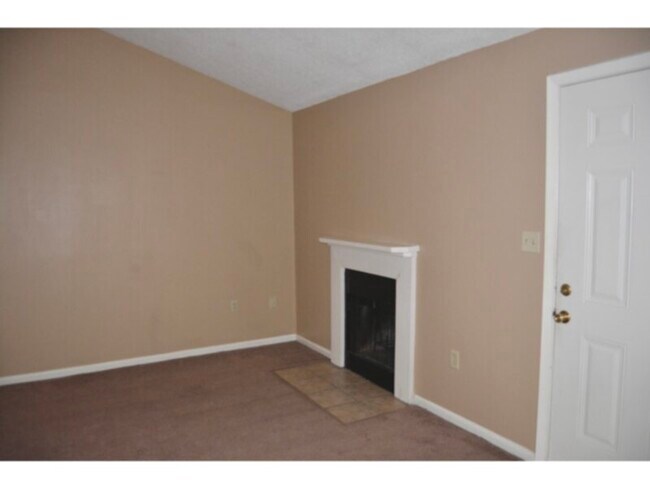 Foto del edificio - Lakewood Apartments: Premium location - Li...