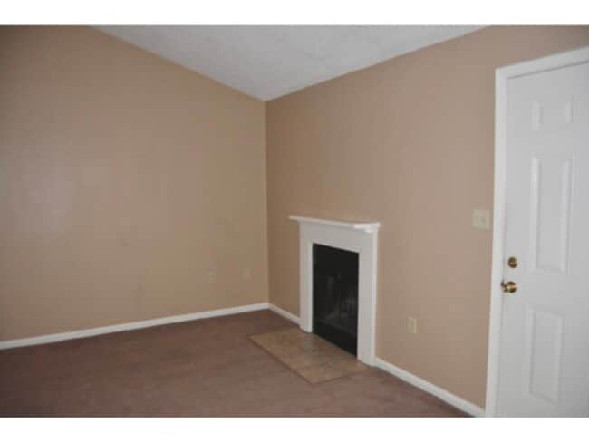 Building Photo - Lakewood Condos: Premium location