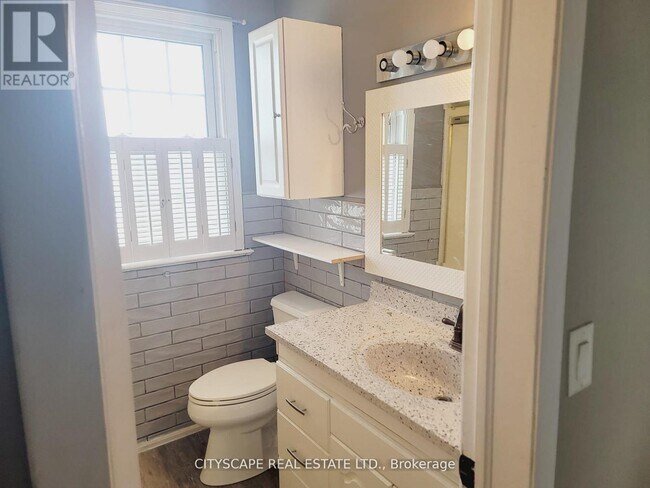 Building Photo - 342 Sutherland Dr