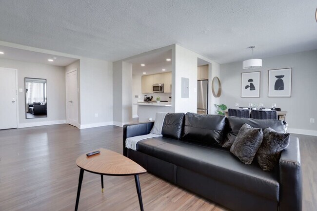 Building Photo - 1201 S Bell St