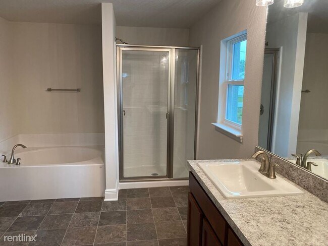 Foto del edificio - 4 br, 3 bath House - 106 Columbia Dr