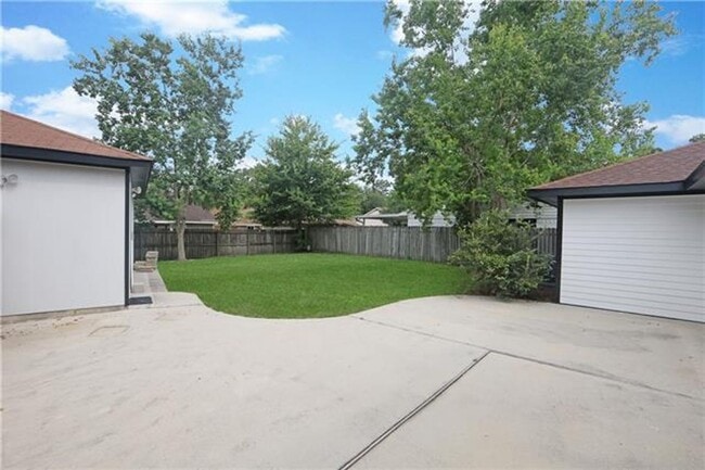 Building Photo - Four Bedroom, Two Bath- N Lake Verret