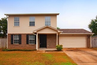 Building Photo - 2209 Lakeshore Dr