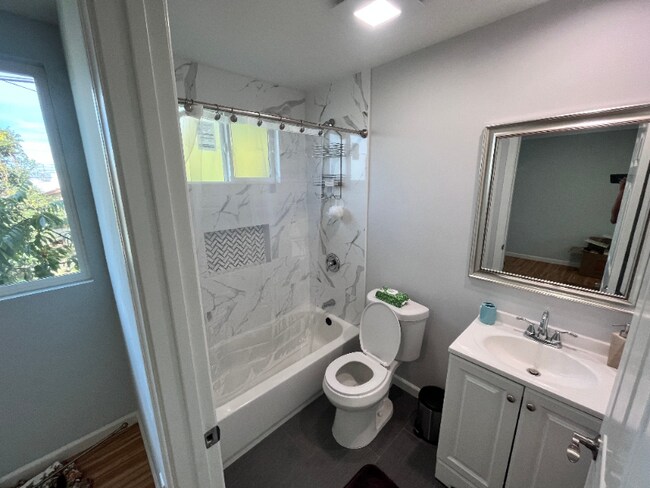 Building Photo - 633 W 58th St
